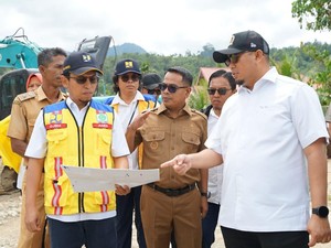 Andre Rosiade Cek Pembangunan Jembatan Limau Gadang, Pastikan Rampung Agustus