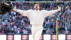 Video Bad Bunny Hapus Foto IG setelah Gebrak Panggung Super Bowl