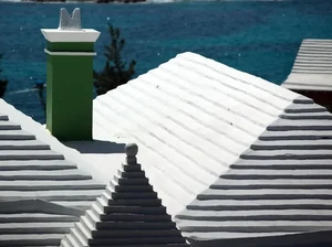 Kesulitan Air Tawar, Warga Pulau Ini Pakai Atap Rumah buat Bertahan Hidup