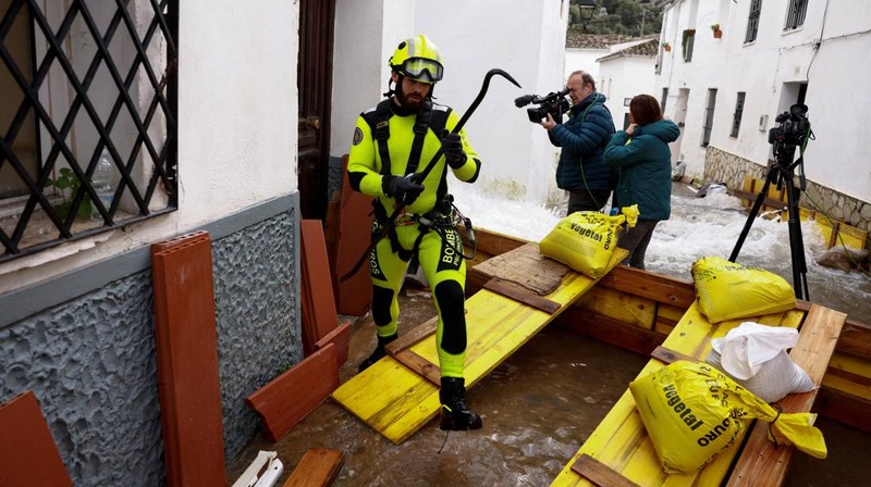 A drone view shows an isolated farm, surrounded by water, where ten thoroughbred horses and some dogs, which have gone for two days without being fed, wait for help, due to the Guadalete River overflowing, after heavy rains, as Storm Marta hits parts of Spain, in Jerez de la Frontera, Spain, February 8, 2026. REUTERS/Guillermo Martinez