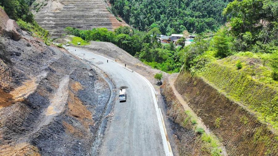 Jalan Trans Papua Ruas Jayapura &ndash; Wamena Segmen Mamberamo &ndash; Elelim sepanjang 50,14 Km. (Dok. PT Hutama Mambelim Trans Papua)