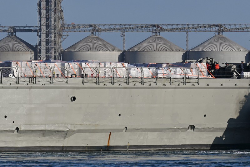 Kapal Angkatan Laut Meksiko ARM Papaloapan (A-411) berangkat dengan muatan bantuan kemanusiaan, termasuk makanan dan perlengkapan dasar lainnya, menuju Kuba, di pelabuhan Veracruz, Meksiko, 8 Februari 2026. (REUTERS/Yahir Ceballos)