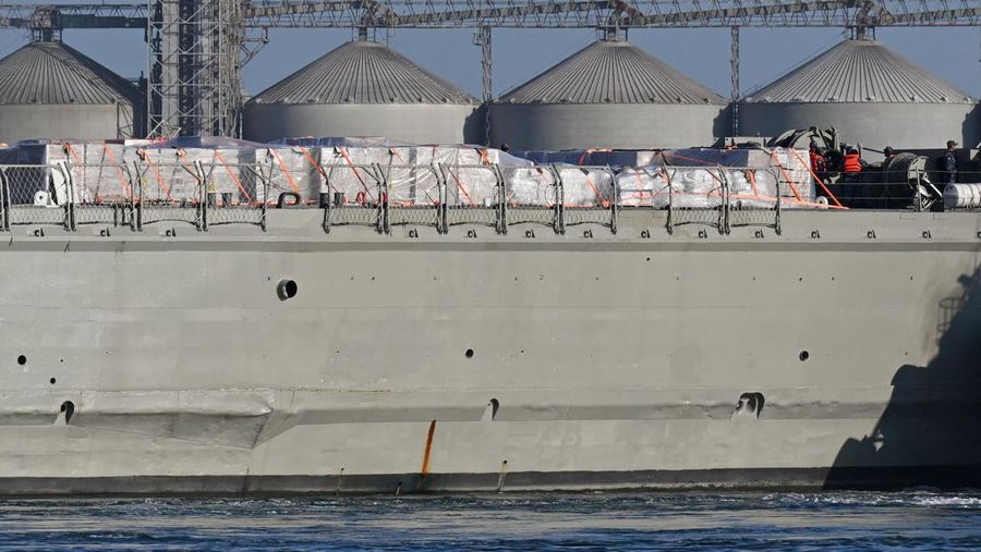 Kapal Angkatan Laut Meksiko ARM Papaloapan (A-411) berangkat dengan muatan bantuan kemanusiaan, termasuk makanan dan perlengkapan dasar lainnya, menuju Kuba, di pelabuhan Veracruz, Meksiko, 8 Februari 2026. (REUTERS/Yahir Ceballos)