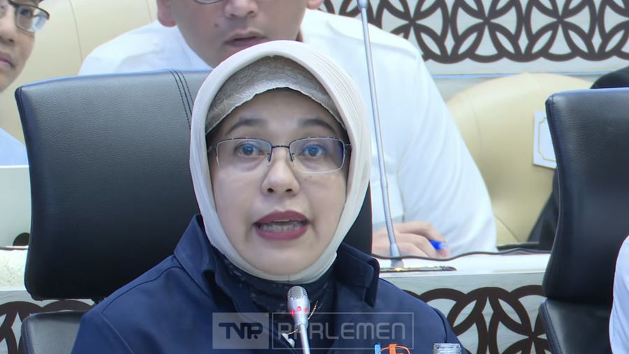 Kepala BPS, Amalia A. Widyasanti dalam rapat konsultasi dengan Pimpinan Komisi DPR RI di Komplek Parlemen, Jakarta, Senin (9/2/2026). (Tangkapan Layar Youtube/TVR Parlemen)