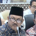 Menteri PPN/Kepala Bappenas, Rachmat Pambudy dalam rapat konsultasi dengan Pimpinan Komisi DPR RI di Komplek Parlemen, Jakarta, Senin (9/2/2026). (Tangkapan Layar Youtube/TVR Parlemen)