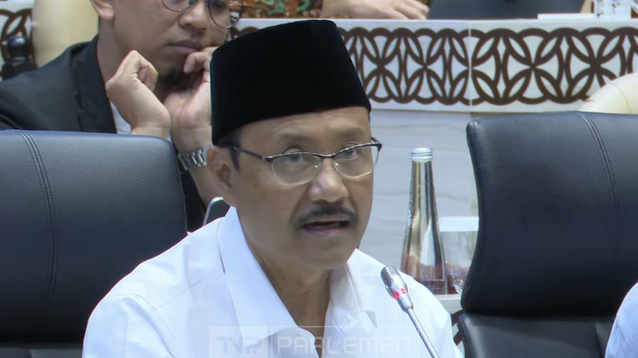 Menteri Sosial, Saifullah Yusuf dalam rapat konsultasi dengan Pimpinan Komisi DPR RI di Komplek Parlemen, Jakarta, Senin (9/2/2026). (Tangkapan Layar Youtube/TVR Parlemen)