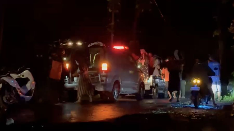 Personil BNPB melakukan asesmen di wilayah terdampak pergerakan tanah di Desa Padasari, Kecamatan Jatinegara, Kabupaten Tegal pada Minggu (8/2/2026). (Dok. BNPB)