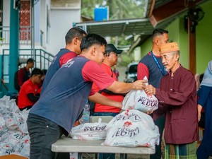 PWI Pusat & Artha Graha Gelar Baksos di Ponpes Nurul Ibad Jelang HPN 2026
