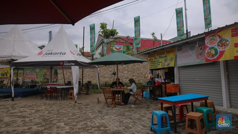 Suasana aktivitas jual-beli di Sentra Fauna dan Kuliner Lenteng Agung, Jakarta, Senin (9/2/2026). (CNBC Indonesia/Faisal Rahman)