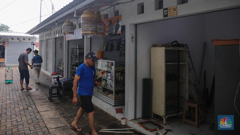 Suasana aktivitas jual-beli di Sentra Fauna dan Kuliner Lenteng Agung, Jakarta, Senin (9/2/2026). (CNBC Indonesia/Faisal Rahman)