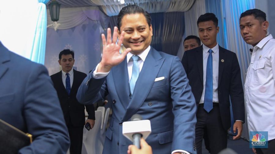 Thomas Djiwandono usai dilantik sebagai Deputi Gubernur Bank Indonesia di gedung Mahkamah Agung, Jakarta, Senin (9/2/2026). (CNBC Indonesia/Faisal Rahman)