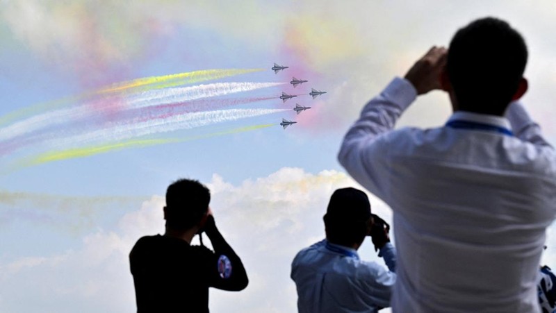 Sebuah jet tempur F-35 Angkatan Udara Kerajaan Australia berpartisipasi dalam pertunjukan udara pratinjau media menjelang Singapore Airshow di Singapura pada 1 Februari 2026. (Photo by Roslan RAHMAN / AFP)