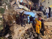 2 Apartemen Tua Berpenghuni Roboh Bersamaan, Tewaskan 9 Orang