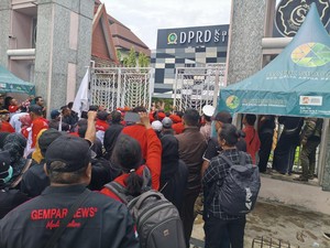 Aliansi Peduli Sidoarjo Demo DPRD, Desak Fasilitasi Bupati-Wabup Islah