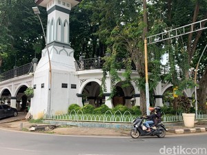 Alun-Alun Gresik Sepi Usai ODGJ BAB Sembarangan