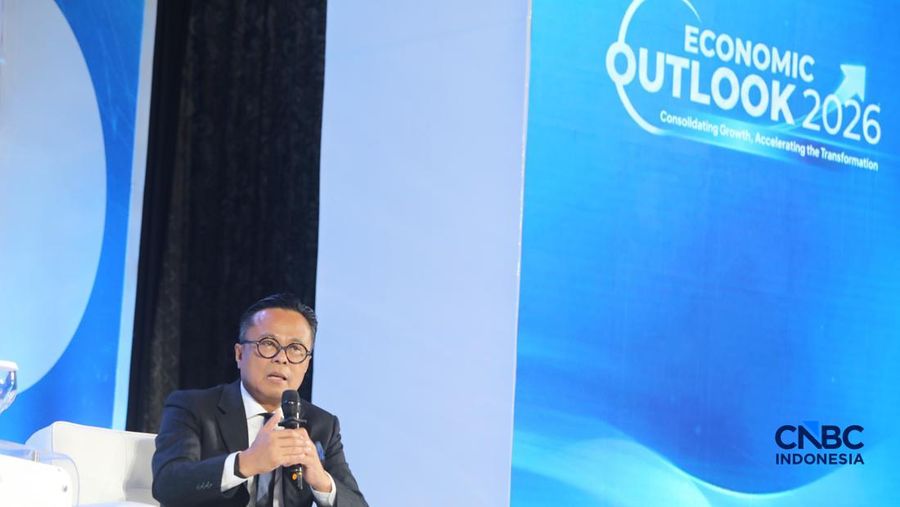 Chief Operating Officer (COO) Badan Pengelola Investasi (BPI) Danantara, Dony Oskaria saat menyampaikan paparan dalam acara Economic Outlook 2026 bertema &ldquo;Consolidating Growth, Accelerating the Transformation&rdquo; di Hotel Indonesia Kempinski, Jakarta, Selasa (10/2/2026). (CNBC Indonesia/Faisal Rahman)