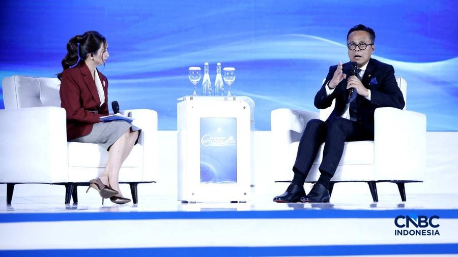Chief Operating Officer (COO) Badan Pengelola Investasi (BPI) Danantara, Dony Oskaria saat menyampaikan paparan dalam acara Economic Outlook 2026 bertema &ldquo;Consolidating Growth, Accelerating the Transformation&rdquo; di Hotel Indonesia Kempinski, Jakarta, Selasa (10/2/2026). (CNBC Indonesia/Tri Susilo)