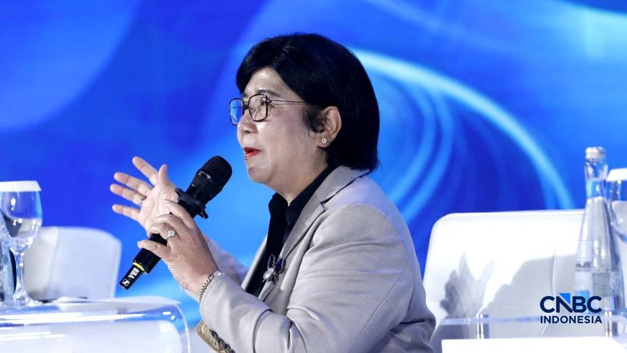 Deputi Gubernur Senior Bank Indonesia (BI), Destry Damayanti saat menyampaikan paparan dalam acara Economic Outlook 2026 bertema &ldquo;Consolidating Growth, Accelerating the Transformation&rdquo; di Hotel Indonesia Kempinski, Jakarta, Selasa (10/2/2026). (CNBC Indonesia/Tri Susilo)