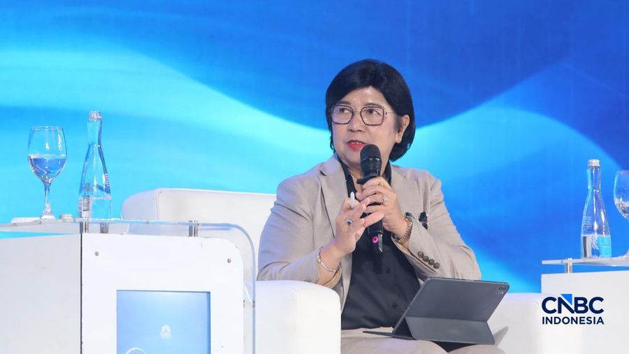 Deputi Gubernur Senior Bank Indonesia (BI), Destry Damayanti saat menyampaikan paparan dalam acara Economic Outlook 2026 bertema &ldquo;Consolidating Growth, Accelerating the Transformation&rdquo; di Hotel Indonesia Kempinski, Jakarta, Selasa (10/2/2026). (CNBC Indonesia/Faisal Rahman)