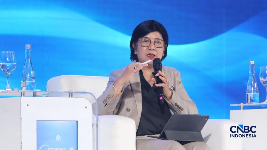Deputi Gubernur Senior Bank Indonesia (BI), Destry Damayanti saat menyampaikan paparan dalam acara Economic Outlook 2026 bertema &ldquo;Consolidating Growth, Accelerating the Transformation&rdquo; di Hotel Indonesia Kempinski, Jakarta, Selasa (10/2/2026). (CNBC Indonesia/Faisal Rahman)
