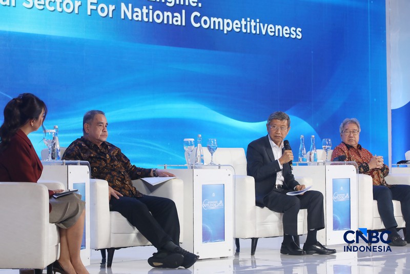Suasana Diskusi panel sesi kedua dalam acara Economic Outlook 2026 dengan tema