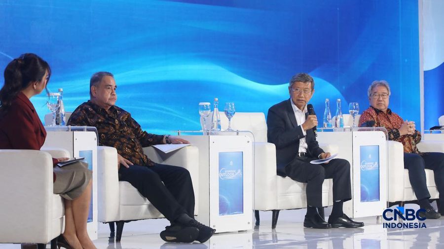 Suasana Diskusi panel sesi kedua dalam acara Economic Outlook 2026 dengan tema 
