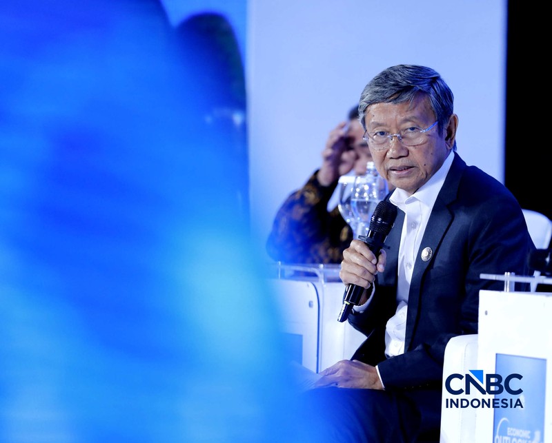 Suasana Diskusi panel sesi kedua dalam acara Economic Outlook 2026 dengan tema