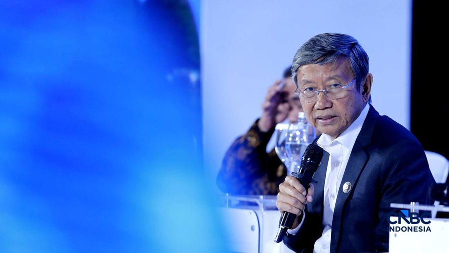 Suasana Diskusi panel sesi kedua dalam acara Economic Outlook 2026 dengan tema 