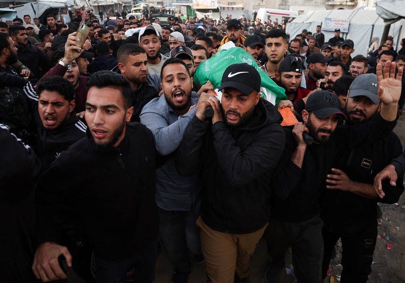 SENSITIVE MATERIAL. THIS IMAGE MAY OFFEND OR DISTURB    Mourners carry the bodies of Palestinians, who, according to medics, were killed by an Israeli strike on Monday, during their funeral, in Gaza City, February 10, 2026. REUTERS/Dawoud Abu Alkas