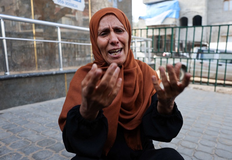SENSITIVE MATERIAL. THIS IMAGE MAY OFFEND OR DISTURB    Mourners carry the bodies of Palestinians, who, according to medics, were killed by an Israeli strike on Monday, during their funeral, in Gaza City, February 10, 2026. REUTERS/Dawoud Abu Alkas
