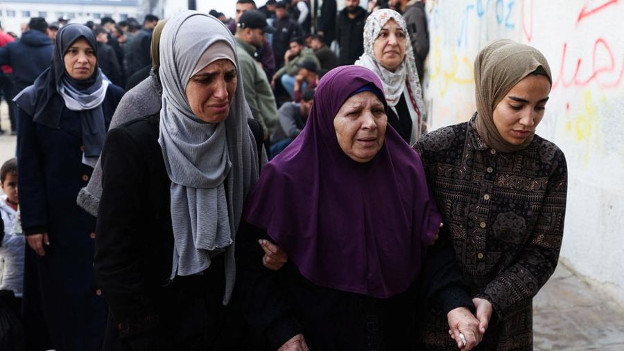 SENSITIVE MATERIAL. THIS IMAGE MAY OFFEND OR DISTURB    Mourners carry the bodies of Palestinians, who, according to medics, were killed by an Israeli strike on Monday, during their funeral, in Gaza City, February 10, 2026. REUTERS/Dawoud Abu Alkas