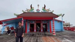Menengok Keunikan Kelenteng Timbul, Berdiri di Tengah Laut Kubu Raya