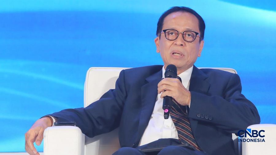 Kepala Eksekutif Pengawas Perbankan merangkap Anggota Dewan Komisioner Otoritas Jasa Keuangan (OJK), Dian Ediana Rae saat menyampaikan paparan dalam acara Economic Outlook 2026 bertema &ldquo;Consolidating Growth, Accelerating the Transformation&rdquo; di Hotel Indonesia Kempinski, Jakarta, Selasa (10/2/2026). (CNBC Indonesia/Faisal Rahman)