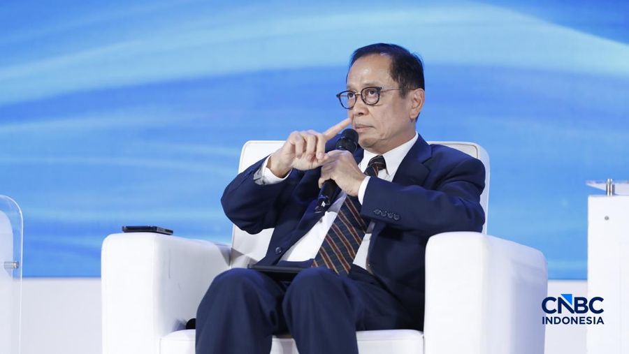 Kepala Eksekutif Pengawas Perbankan merangkap Anggota Dewan Komisioner Otoritas Jasa Keuangan (OJK), Dian Ediana Rae saat menyampaikan paparan dalam acara Economic Outlook 2026 bertema &ldquo;Consolidating Growth, Accelerating the Transformation&rdquo; di Hotel Indonesia Kempinski, Jakarta, Selasa (10/2/2026). (CNBC Indonesia/Tri Susilo)