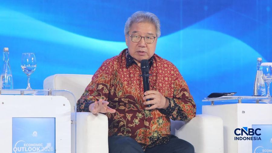 Ketua Gaikindo, Jongkie Sugiarto saat menyampaikan paparan dalam acara Economic Outlook 2026 bertema &ldquo;Consolidating Growth, Accelerating the Transformation&rdquo; di Hotel Indonesia Kempinski, Jakarta, Selasa (10/2/2026). (CNBC Indonesia/Faisal Rahman)