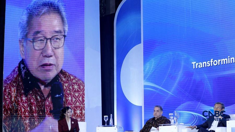 Suasana Diskusi panel sesi kedua dalam acara Economic Outlook 2026 dengan tema 