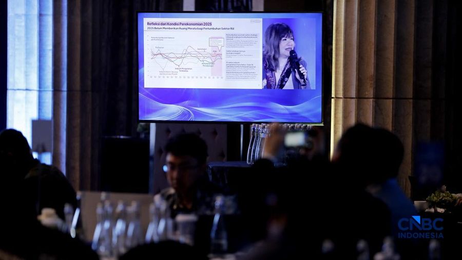 Suasana Diskusi panel sesi kedua dalam acara Economic Outlook 2026 dengan tema 