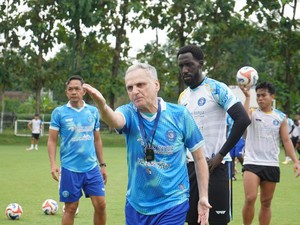 Marian Mihail Jadi Pelatih Baru PSBS Biak, Pernah Tukangi PSS Sleman