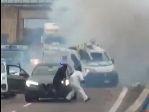 Momen Mencekam Perampok Ledakkan Mobil Pengangkut Uang di Italia