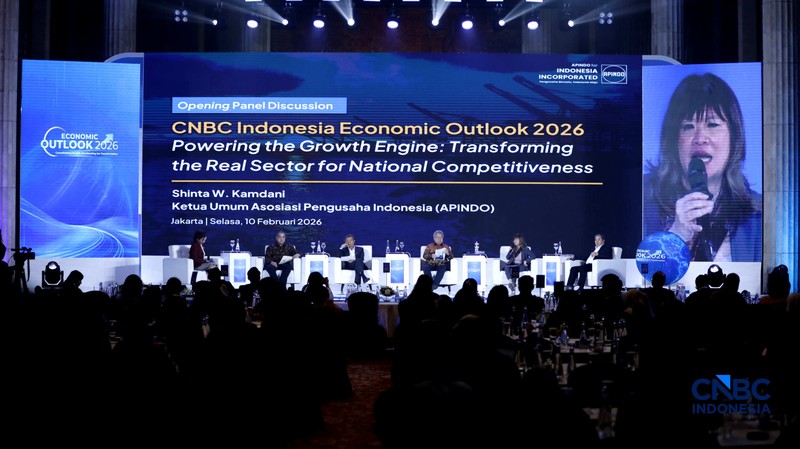 Suasana Diskusi panel sesi kedua dalam acara Economic Outlook 2026 dengan tema