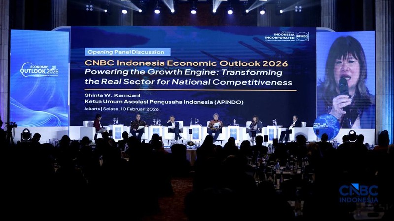 Suasana Diskusi panel sesi kedua dalam acara Economic Outlook 2026 dengan tema 