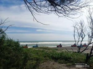 Asyiknya Bertualang di Wisata Alam Gumuk Pasir
