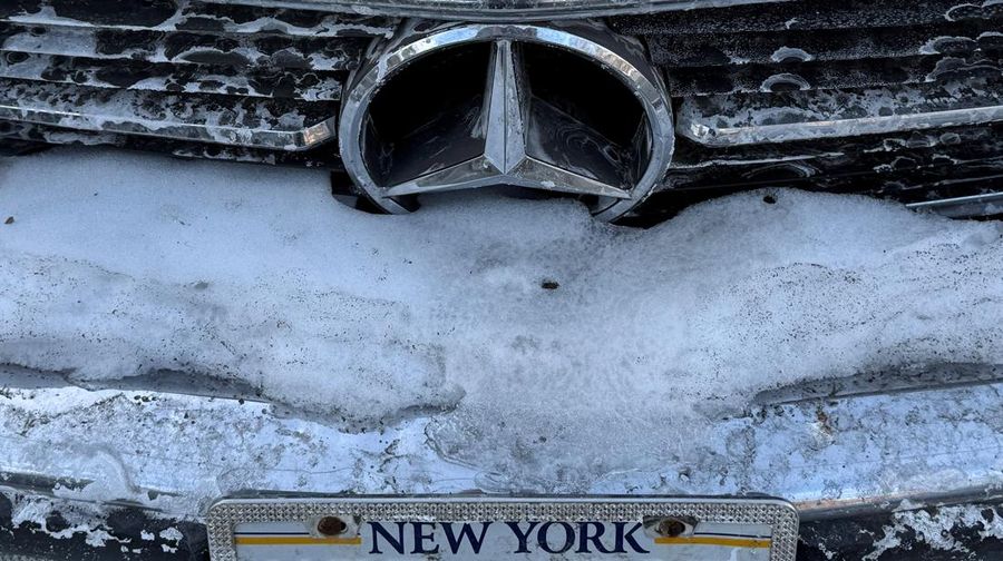 NEW YORK, NEW YORK - FEBRUARY 09: Ice floes cover part of the Hudson River along the Manhattan shoreline as New York City continues to experience frigid temperatures on February 9, 2026, in New York City. Some ferry services have been cancelled, and the remaining boats have had to add up to 20 minutes on routes to and from New Jersey to navigate the ice.   Spencer Platt/Getty Images/AFP (Photo by SPENCER PLATT / GETTY IMAGES NORTH AMERICA / Getty Images via AFP)