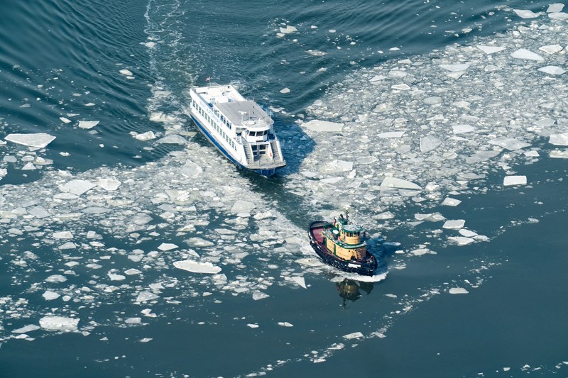 NEW YORK, NEW YORK - FEBRUARY 09: Ice floes cover part of the Hudson River along the Manhattan shoreline as New York City continues to experience frigid temperatures on February 9, 2026, in New York City. Some ferry services have been cancelled, and the remaining boats have had to add up to 20 minutes on routes to and from New Jersey to navigate the ice.   Spencer Platt/Getty Images/AFP (Photo by SPENCER PLATT / GETTY IMAGES NORTH AMERICA / Getty Images via AFP)