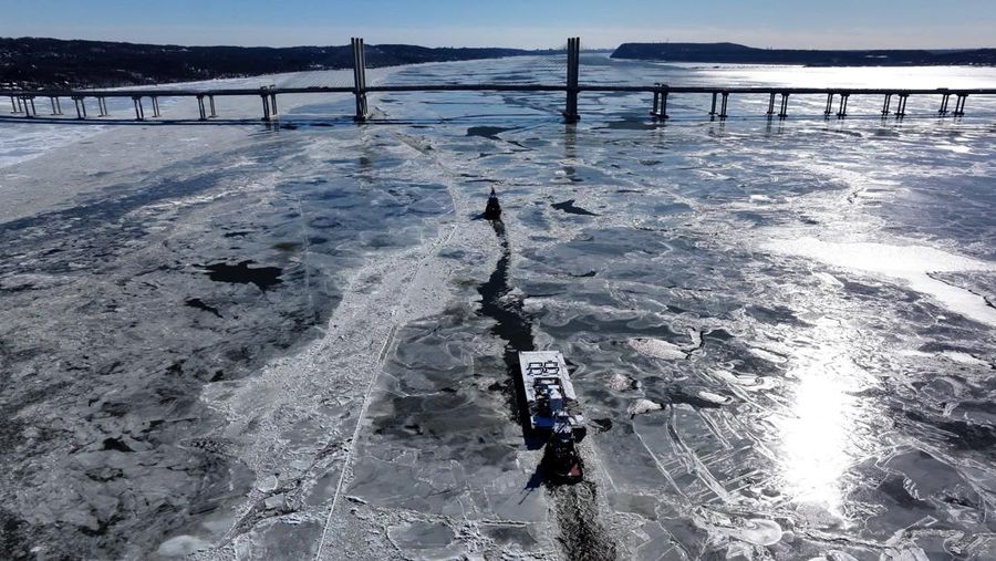 NEW YORK, NEW YORK - FEBRUARY 09: Ice floes cover part of the Hudson River along the Manhattan shoreline as New York City continues to experience frigid temperatures on February 9, 2026, in New York City. Some ferry services have been cancelled, and the remaining boats have had to add up to 20 minutes on routes to and from New Jersey to navigate the ice.   Spencer Platt/Getty Images/AFP (Photo by SPENCER PLATT / GETTY IMAGES NORTH AMERICA / Getty Images via AFP)