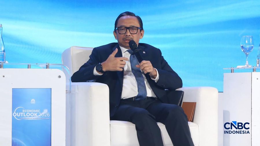 Wakil Menteri Keuangan, Juda Agung saat menyampaikan paparan dalam acara Economic Outlook 2026 bertema &ldquo;Consolidating Growth, Accelerating the Transformation&rdquo; di Hotel Indonesia Kempinski, Jakarta, Selasa (10/2/2026). (CNBC Indonesia/Faisal Rahman)
