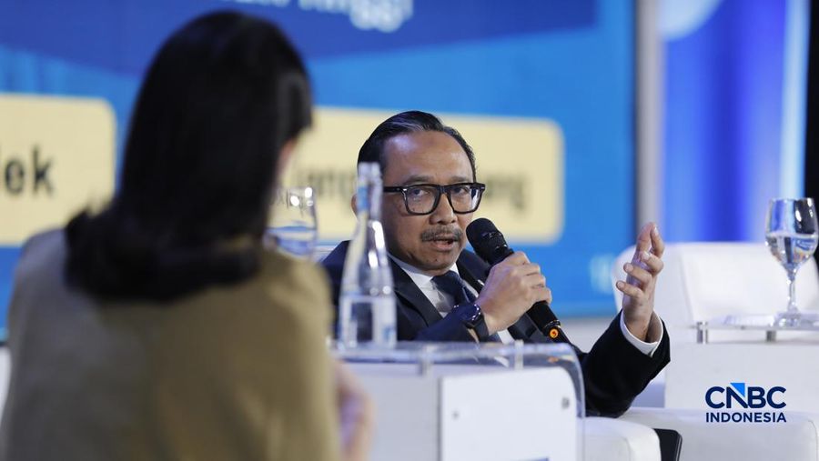 Wakil Menteri Keuangan, Juda Agung saat menyampaikan paparan dalam acara Economic Outlook 2026 bertema &ldquo;Consolidating Growth, Accelerating the Transformation&rdquo; di Hotel Indonesia Kempinski, Jakarta, Selasa (10/2/2026). (CNBC Indonesia/Tri Susilo)