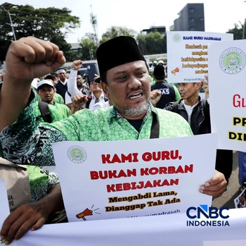 Ratusan Guru Madrasah Kepung DPR RI, Tuntut Ini