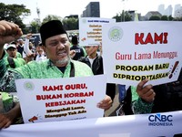 Ratusan Guru Madrasah Kepung DPR RI, Tuntut Ini