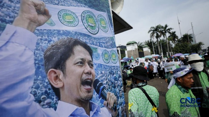 Aksi unjuk rasa yang digelar Perkumpulan Guru Madrasah (PGM) Indonesia di depan Gedung DPR/MPR, Jakarta, Rabu (11/2/2026). (CNBC Indonesia/Tri Susilo)